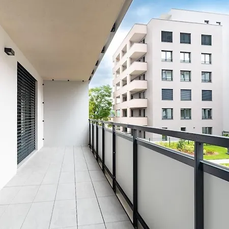 Al-park S Private Garage Parking Free, 5 Min Pešo Do Centra