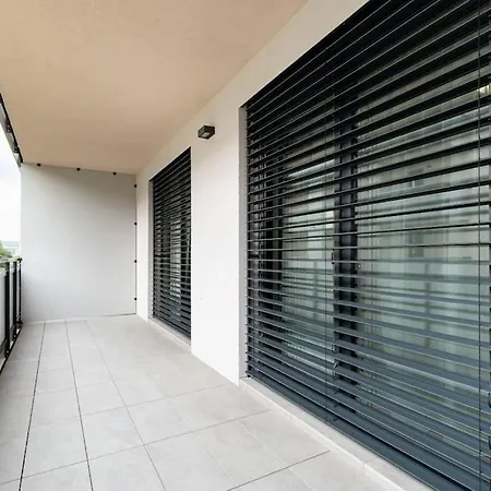 Al-park S Private Garage Parking Free, 5 Min Pešo Do Centra Appartamento Košice